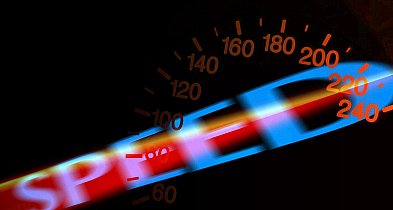 Rekordziści na drogach! Przekroczył limit o 106 km/h!