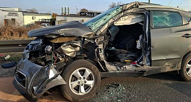 19-latka zakleszczona w samochodzie! Zderzenie osobówki z ciężarówką w Kościanie