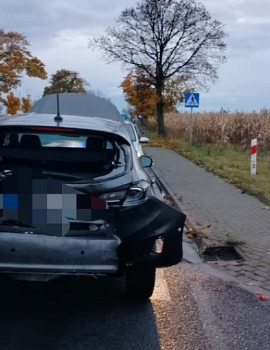 Pijana uderzyła w samochód i zaczęła uciekać dymiącym się autem-83918