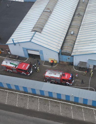 Pożar w zakładzie w Sikorzynie - rutynowe prace zamieniły się w akcję ratunkową-84885