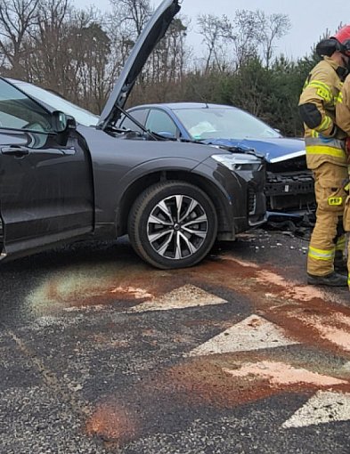 Kierowca nie udzielił pierwszeństwa przejazdu. Doszło do zderzenia osobówek-85365