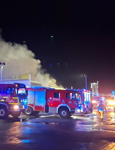 Potężny pożar hali poligraficznej w Rawiczu. W akcji był również zastęp ze Śremu-85503