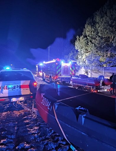 Dramat w Radzewie. Kobieta i dziecko wyjęci z wody-85750