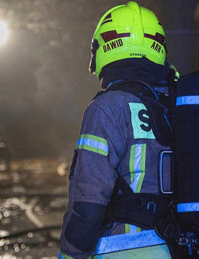 Nocna walka z ogniem w Kiełczewie. - Spłonęła hala produkcyjna-85744
