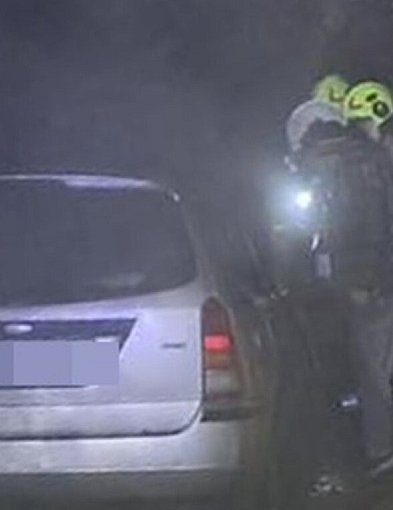 Samochód spłonął na posesji w Wijewie. Zawiodła elektryka-85984