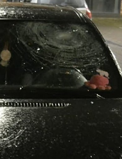 Agresja w Gostyniu. Ojciec i syn ruszyli z pięściami na BMW