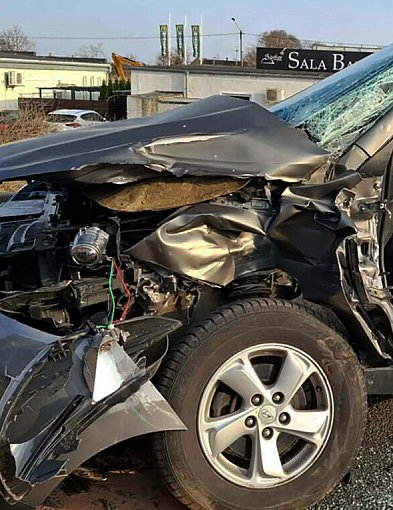 19-latka zakleszczona w samochodzie! Zderzenie osobówki z ciężarówką w Kościanie