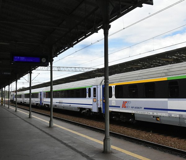Specjalna oferta Intercity. Nauczyciele i studenci pojadą pociągiem za złotówkę-83015
