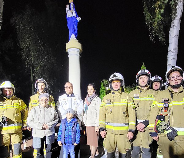 Odnowienie figury Matki Bożej w Chrząstowie-83562