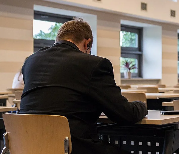 Zmiany w przepisach o wynagrodzeniach. Zapłacą za gotowość do pracy-84106