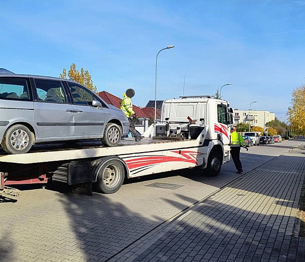 Straż Miejska w Śremie usunęła kolejny zalegający pojazd-84128