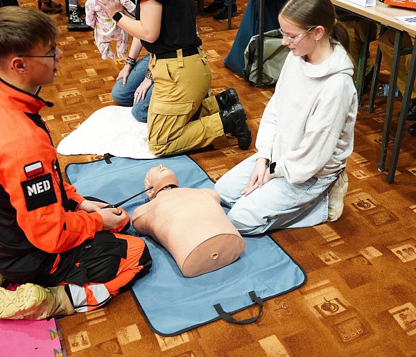 „Dzień Bohatera – Wejdź w Mundur!” w Śremie: pokazy, treningi-84143