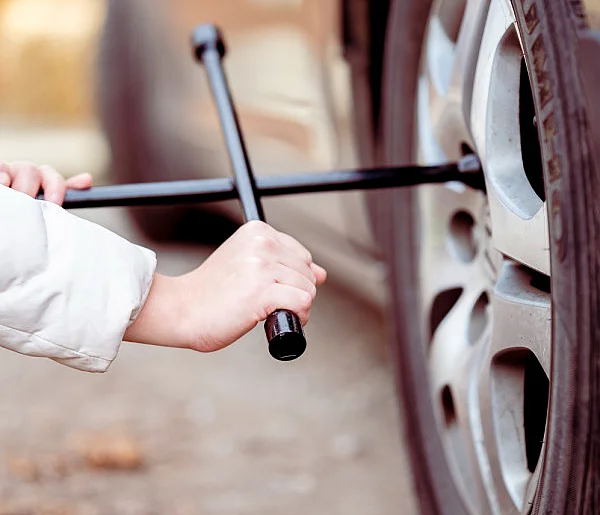 Z pozoru drobiazg, a może skończyć się tragedią. Urząd ostrzega kierowców-84229