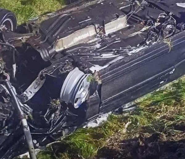 Podczas dachowania wypadli z auta! Jechali za szybko, a do tego wszyscy byli pijan-84242