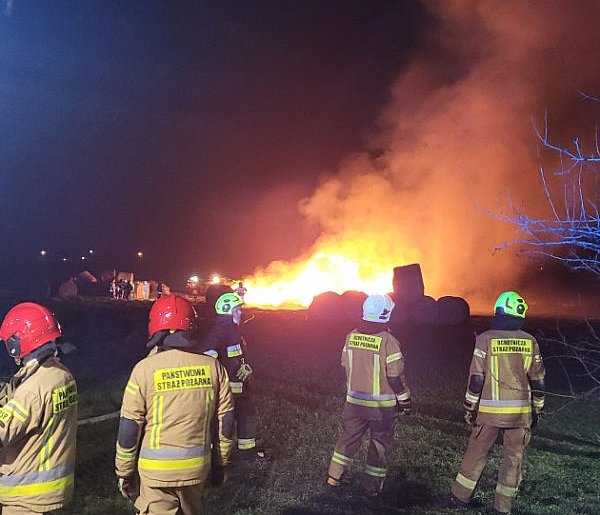 Kolejny pożar balotów słomy w powiecie. Niewykluczone podpalenie-84470