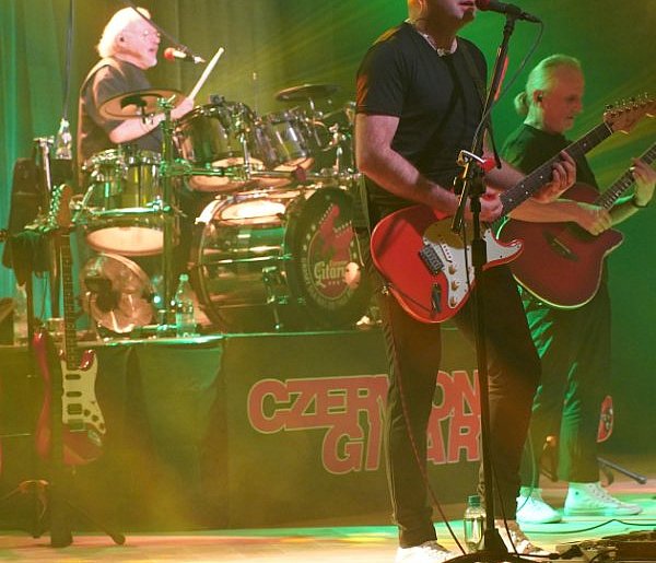 Diamentowy Koncert Czerwonych Gitar w Śremie – wieczór pełen wspomnień i wzruszeń-84626