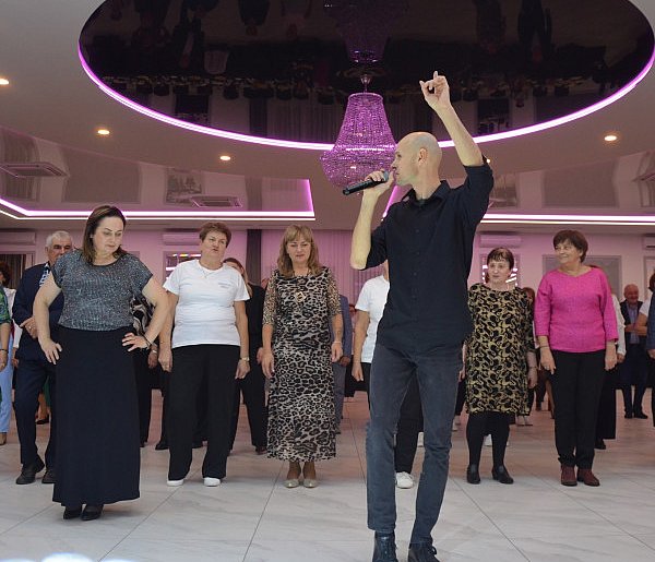 Ten wieczór należał do seniorów z Książa Wlkp! Spotkanie taneczno-muzyczne w Mchac-84747