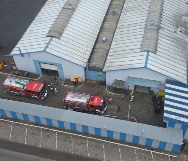 Pożar w zakładzie w Sikorzynie - rutynowe prace zamieniły się w akcję ratunkową-84885