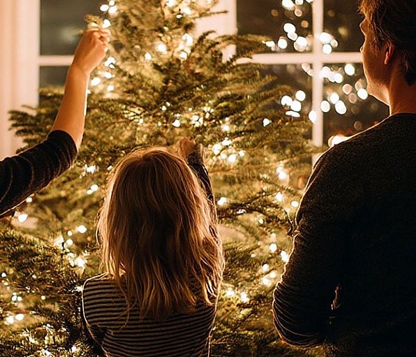 Ozdobienie domu dekoracjami bożonarodzeniowymi-84930