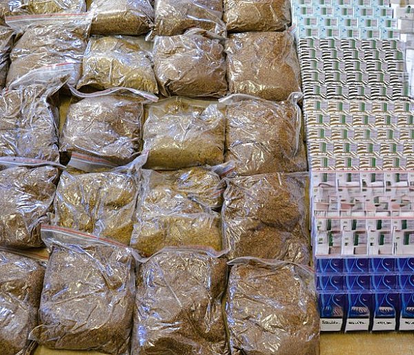 Sprzedawca ze Śremu z zarzutami. Policja zabezpieczyła 8 tysięcy papierosów-85062