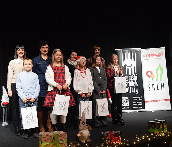 Recytatorzy w Kinoteatrze Słonko. I Gminny Konkurs Recytacji Poezji Bożonarodzenio-85113