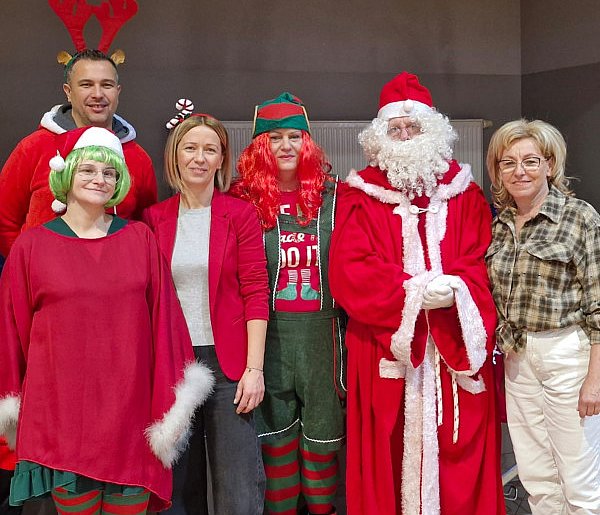 Mikołajkowe szaleństwo. Turniej klas w SP2 w Śremie.-85167