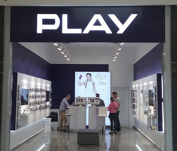 Potężna kara dla Play. Sieć ma zwrócić klientom pobrane środki-85296