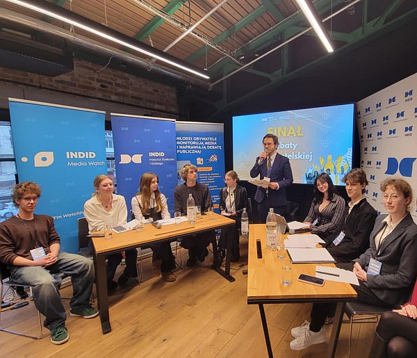 Licealiści ze Śremu podbijają Warszawę! Sukcesy na II Kongresie Debaty Publicznej-85350