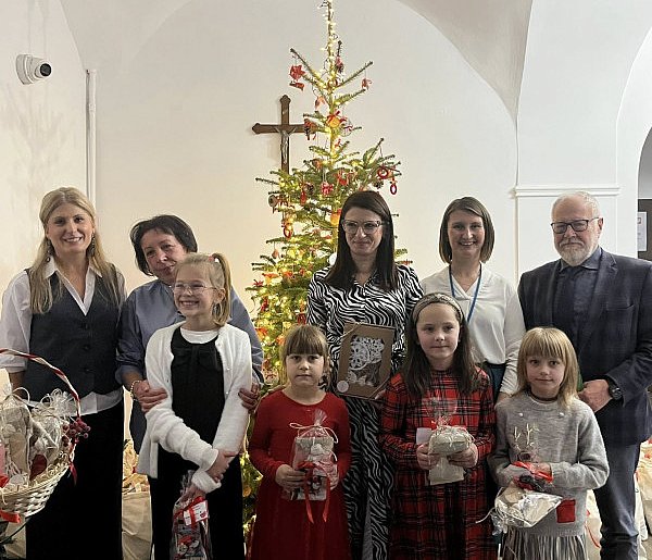 "Ciepło serca w blasku choinki". Wyjątkowe spotkanie w Klubie Senior+ w Śremie-85470