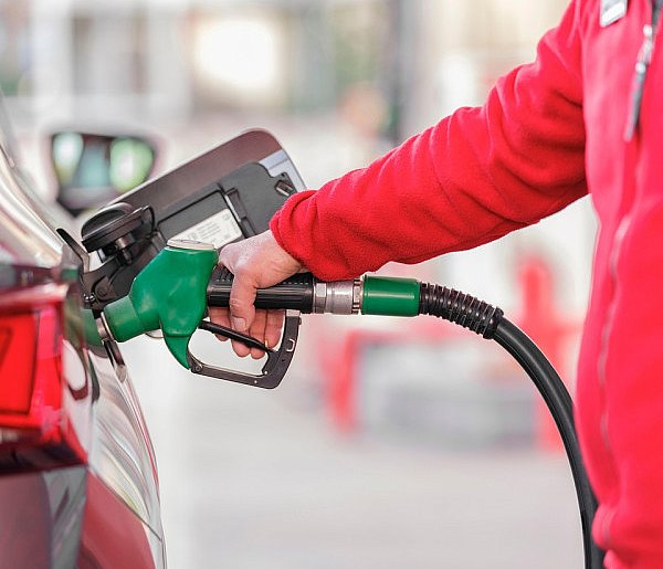 Nowy rok, droższe tankowanie. Państwo podnosi opłatę paliwową-85515