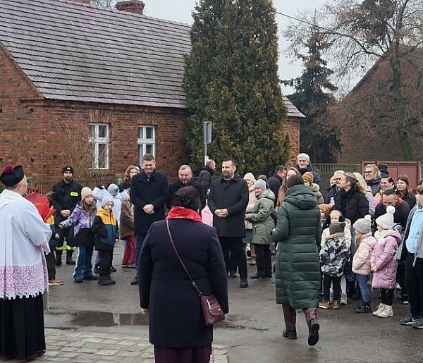 Historyczne wydarzenie w Niesłabinie. Poświęcenie odrestaurowanej figurki-85578