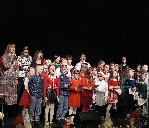 Muzyczne spotkanie w Słonku - Laureaci gminnych konkursów na jednej scenie!-85699