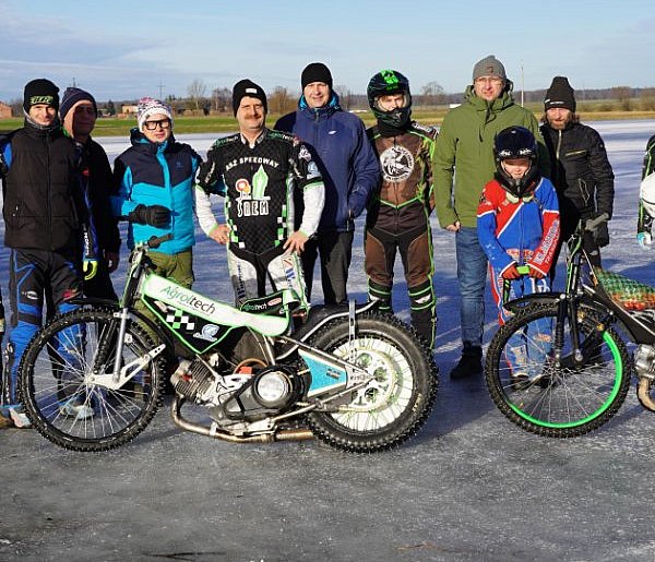 Żużlowcy na lodzie w Mórce – niezwykłe zakończenie roku-85756