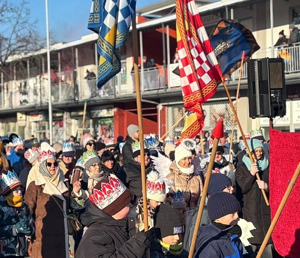 Orszak Trzech Króli z rekordową frekwencją przeszedł przez Śrem-85852