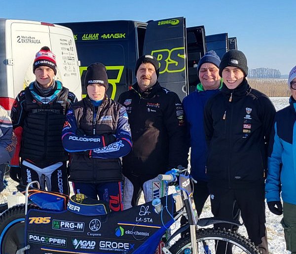 Tu zimą bije gorące serce żużla.-85855