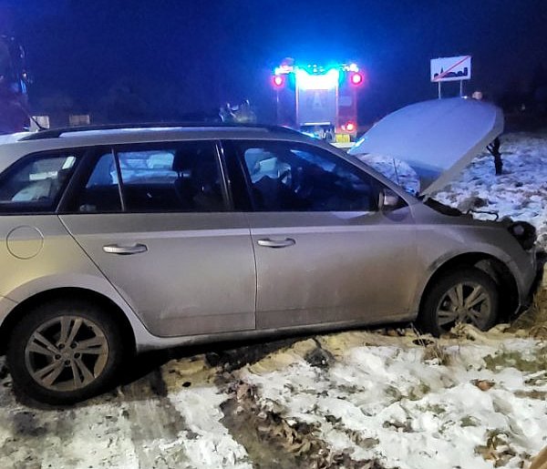 Zderzenie dwóch osobówek na skrzyżowaniu ulic Sikorskiego i Platanowej-85894