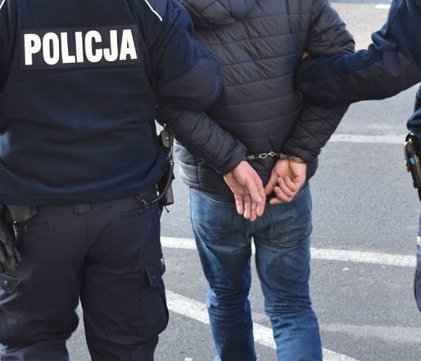 Koniec z przemocą za zamkniętymi drzwiami. Szybka reakcja śremskich dzielnicowych-85873