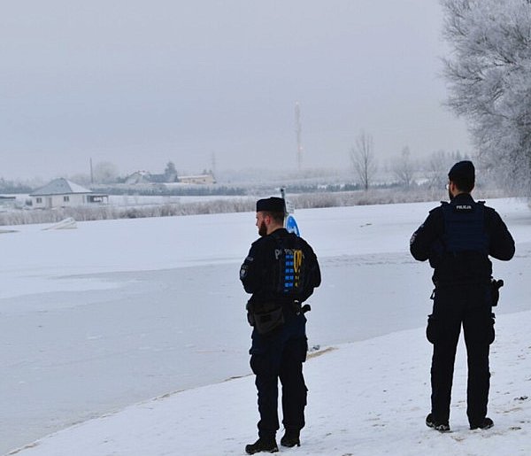 Lód to pułapka! - Policja kontroluje śremskie akweny-85981