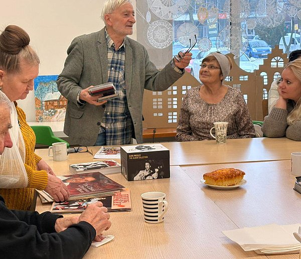 Król Rock and Rolla zawitał do Śremu! Wyjątkowe spotkanie w Klubie „Na Chopina”-85954