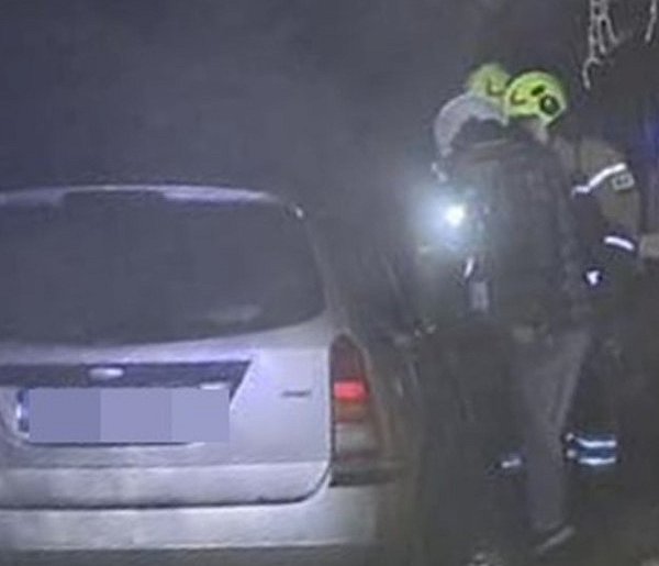 Samochód spłonął na posesji w Wijewie. Zawiodła elektryka-85984