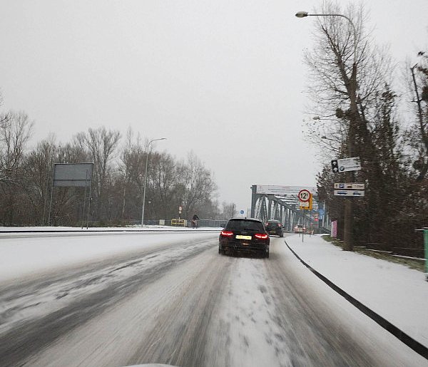 Poważne zagrożenie na drogach. Kierowcy często o tym zapominają-86213