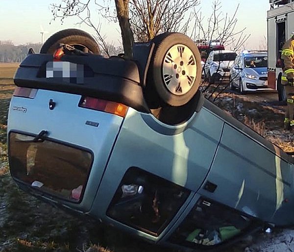 78-latek nie opanował auta. Wszystko wskazuje na to, że jechał za szybko-86248