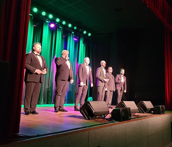 Muzyczne starcie w Muzeum Śremskim. „Pojedynek tenorów” zachwycił publiczność