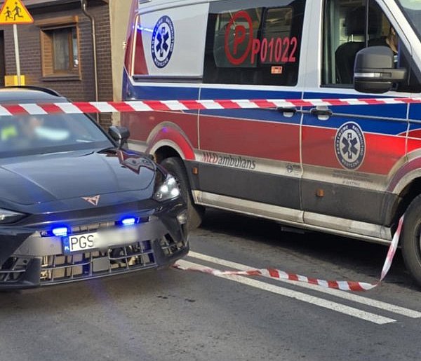 Nowa policyjna Cupra długo nie pojeździła. Wkrótce wróci z naprawy.