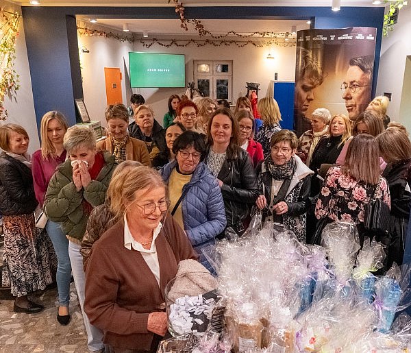 Wieczór pełen niespodzianek! Dzień Kobiet w Kinoteatrze Słonko