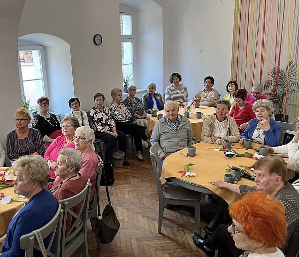Ciche bohaterki i wielkie historie. Dzień Kobiet w klubie "Aktywny Senior"