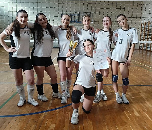 SP 6 najlepsza w powiatowych rozgrywkach siatkarskich