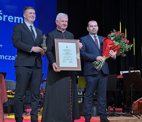 Ks. Ryszard Adamczak Honorowym Obywatelem Śremu! Uroczysta Sesja Rady Miejskiej