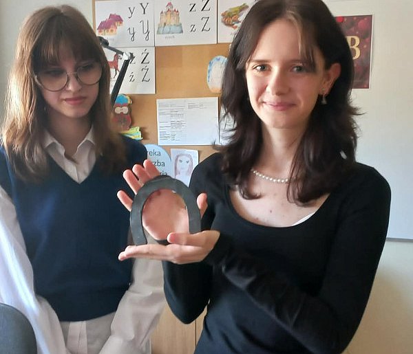 (nie)ZAPOMNIANE ZAWODY – śremskie licealistki walczą o pamięć ginących tradycji