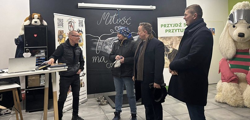 Zima w Schronisku w Gaju im nie straszna - Wicewojewoda pod wrażeniem!